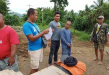The 43-year-old Ronnie Besona (second from right) was arrested in Barangay Dingginan, Roxas City, Capiz on Thursday for a murder charge. JANIUAY MPS