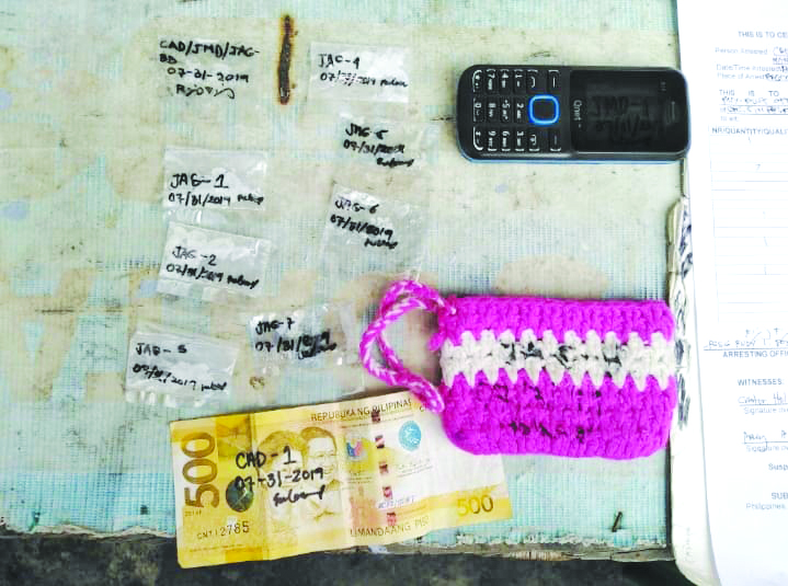 Police recovered these suspected shabu worth around P67,000, P500 marked money and a cellphone. GLENN BEUP/PN