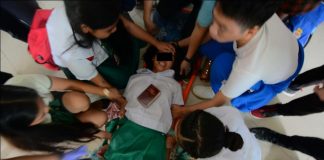 STRANGE HAPPENING. Teachers and students of Iloilo City National High School help one another restrain this high school girl who became unusually strong and uncontrollable. She was one of 11 students who behaved strangely yesterday morning, Aug. 22, 2019. Were they possessed by evil spirits? IAN PAUL CORDERO/PN