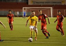 Ceres-Negros FC’s Stephan Schrock runs the ball away from Mendiola FC 1991 players during their June 29 encounter. PFL PHOTO