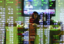 PH index falls; peso flat ahead of US data releases Numbers from the electronic stock board are reflected on the glass window of a restaurant during trading hours of the Philippine Stock Exchange at the financial district of Makati, Philippines. The main equities index rose by 1.29 percent, or 100.12 points, to 7,847.50 points on Wednesday, while the local currency finished the dayās trade at 52.32 from 52.26 a day ago against the US dollar. AP PHOTO/AARON FAVILA