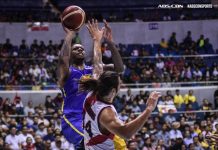 TNT KaTropa’s Terrence Jones runs over the defense of San Miguel Beermen’s Christian Standhardinger for an inside hit. ABS CBN SPORTS PHOTO