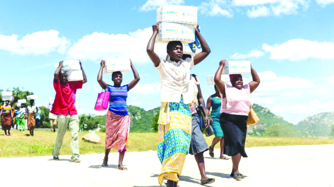 Zimbabwe food crisis The huge storm, which also hit parts of Malawi and Mozambique, affected 570,000 Zimbabweans and left tens of thousands of them homeless. BBC