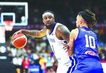 The Philippines’ Andray Blatche backs down the defense of Italy’s Daniel Hackett. FIBA PHOTO