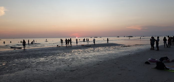 Boracay Aside from beaches and white sand, the sunset also attracts local and foreign tourists in Boracay Island, Malay, Aklan. Recently, around 8,000 power consumers including tourists and residents experienced power interruptions in the island due to the transfer of electrical posts amid the government’s road widening program. JUN N. AGUIRRE/PN