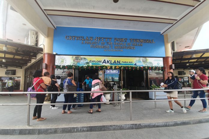 Local and international tourists going to Boracay Island in Malay, Aklan were urged not to bring canned or processed meat products as a measure to prevent the entry of African Swine Fever in the province. Jun Aguirre/PN