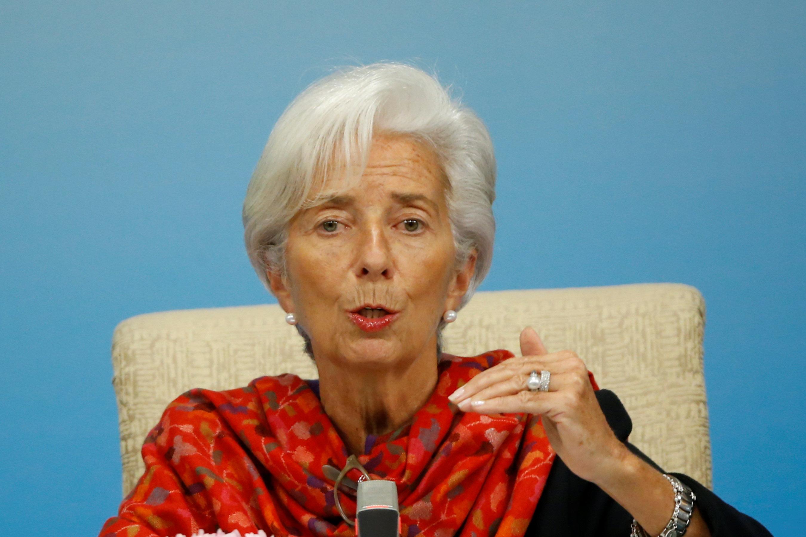 Ex-IMF’s Lagarde: Global growth ‘fragile, under threat’ 