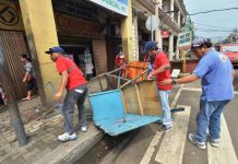 ILLEGAL STRUCTURE REMOVED. Personnel of the Iloilo City government’s road clearing team remove an illegal structure from the sidewalk of JM Basa Street. The city government has until this Sept. 29 to completely remove all obstructions from streets and sidewalks. IAN PAUL CORDERO/PN