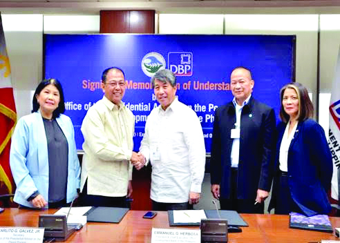 Presidential Peace adviser Carlito Galvez Jr. (2nd from left) and DBP president and chief executive officer Emmanuel Herbosa (center) share a handshake during the signing of the memorandum of understanding between OPAPP and DBP. Also in photo are (from left): DBP board director Maria Lourdes Arcenas; undersecretary Arnulfo Pajarillo and DBP Trust officer Ma. Teresa Atienza.