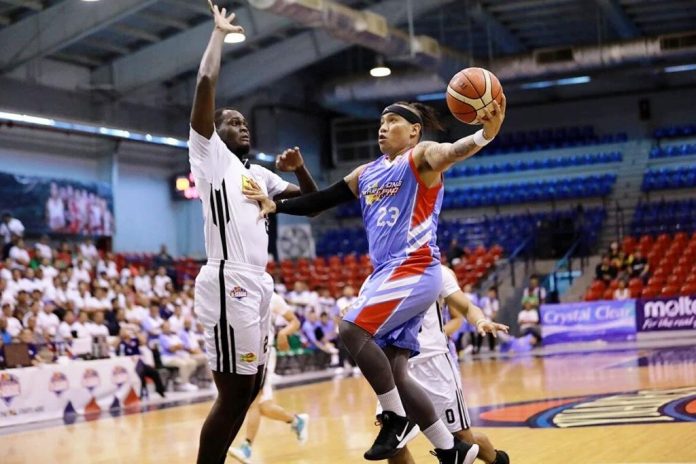 Eliud Poligrates of Marinerong Pilipino Skippers attempts to score against the defense of Papa Ndiaye of the Technological Institute of the Philippines Engineers. PBA PHOTO