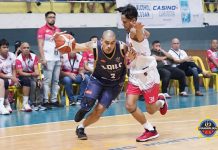 Iloilo United Royals’ Erick Rodriguez attacks the defense of Valenzuela SPV/TOP Marketplace’s Jaymar Gimpayan. MPBL PHOTO