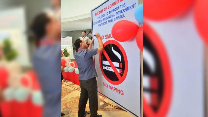 Gov Arthur Defensor Jr No smoking Gov. Arthur Defensor Jr. signs the Pledge of Commitment in support of the Barangay Kapitolyo Smoke-Free Campaign during the program’s launching on Sept. 9. Some mayors, Provincial Board members, provincial government department heads and chiefs of hospitals, and officers of the Association of Iloilo Provincial Government Employees also signed the Pledge of Commitment. VINCENT GEFES, CAPITOL NEWS