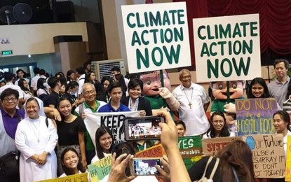 House is on Fire The Climate Change Emergency Forum Resource persons and participants of the “House is on Fire: The Climate Change Emergency Forum” hold placards calling for climate protection at the University of St. La Salle Coliseum in Bacolod City on Tuesday. CARLOS HILADO MEMORIAL STATE COLLEGE FACEBOOK PAGE