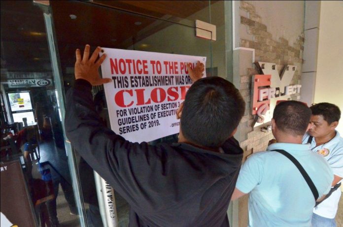 Iloilo City Closure of Establishments Iloilo City government personnel padlock this bar for violating operational guidelines in dispensing liquor. Eight more were closed yesterday, Sept. 3, 2019. IAN PAUL CORDERO/PN
