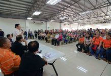 Iloilo City mayor Jerry Trenas conducts a dialogue with sidewalk vendors at Diamond Jubilee Hall on Tuesday, Sept. 3. IAN PAUL CORDERO