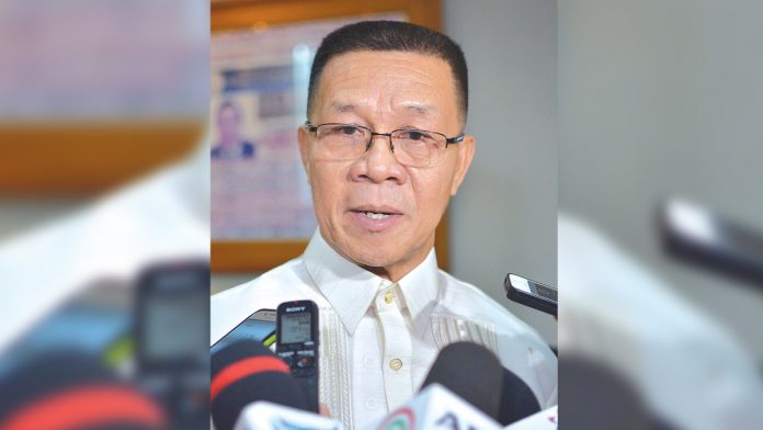 “Indi gid mag-engage sa illegal nga hilikuton or bisyo,” Mayor Jon Aying of Sara, Iloilo reminds his employees. IAN PAUL CORDERO/PN