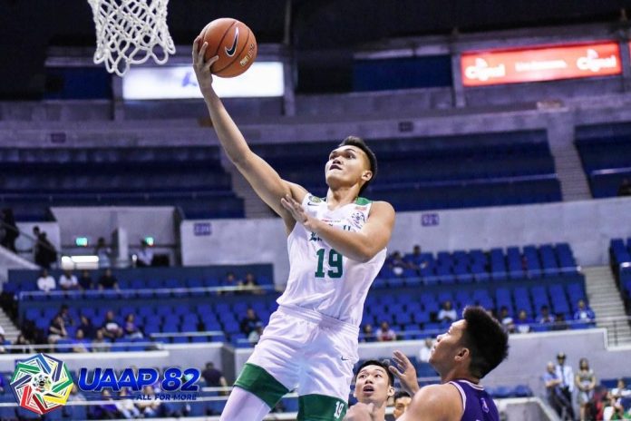 DLSU’s Justine Baltazar goes for a layup. UAAP PHOTO