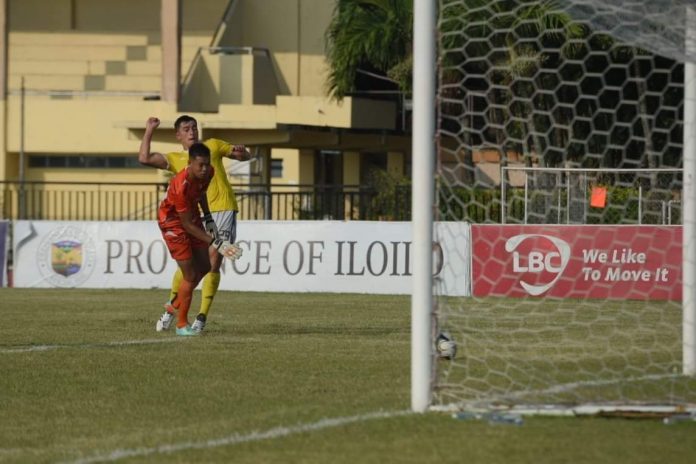 Players of Kaya Futbol Club-Iloilo and Philippine Air Force FC watch as the ball sails towards the goal. KAYA ILOILO PHOTO