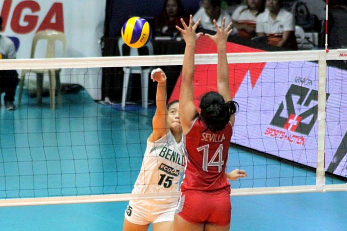Klarisa Abriam of the College of St. Benilde Lady Blazers scores against Lyceum Lady Pirates’ Jane Sevilla. SPORTS VISION PHOTO