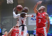 Blackwater Elite’s Marqus Blakely loses handle of the ball after being bothered by a Chiba Jets defender. SPIN.PH PHOTO