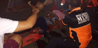 Emergency responders help one of the victims of a road crash in Miag-ao, Iloilo on Friday night. FRANCIS BASCO