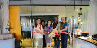 (From left) Iloilo City Mayor Jerry Treñas, Dr. Omega Garibay, Rosalie Treñas, artist Emmanuel “Manny” Garibay, and Ambassador Uriel Norman Garibay lead the ribbon cutting ceremony during Omriel Art Gallery’s official opening. PHOTOS BY IAN PAUL CORDERO/PN