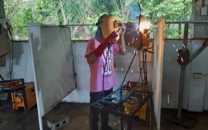 A scholar undergoes training on welding on Sept. 18 at the Wright Technological College of Antique, one of the three Technical Education and Skills Development Authority (TESDA)-accredited training centers in Sibalom. TESDA will establish training centers in 18 municipalities of the province. ANNABEL CONSUELO J. PETINGLAY/PNA