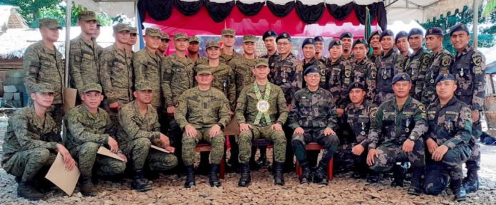 16 soldiers, 17 cops awarded for valor Sixteen soldiers and 17 policemen received commendation medals for demonstrating bravery in a series of encounters against communist rebels in southern Negros Occidental last week. 303RD IB