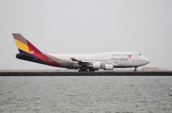 Asiana Airlines Boeing 747-400 An Asiana Airlines Boeing 747-400 taxis at the international airport in San Francisco, California on Feb. 7, 2015. REUTERS/LOUIS NASTRO/FILE PHOTO