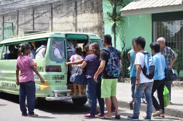 Barker ORDINANCE VIOLATOR. Iloilo City Regulation Ordinance No. 2014-194 makes it unlawful for any person to loiter in public places, open parking spaces and designated loading and unloading areas, and act as barker even with prior consent from the driver or any transport organization. But this woman barker would have none of it. PN PHOTO