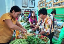 Farm produce are among the items being showcased in the ongoing trade fair and exhibit at the Iloilo provincial capitol lobby as part of the Cooperative Month celebration. The Provincial Cooperative Development Office is encouraging the public, most especially traders, to visit and join the cooperative trade fair and exhibit. IME SORNITO/PN