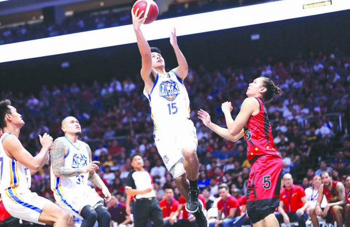 Ilonggo Kiefer Ravena of NLEX Road Warriors goes for a layup against the defense of San Miguel Beermen’s Alex Cabagnot. PBA MEDIA GROUP PHOTO