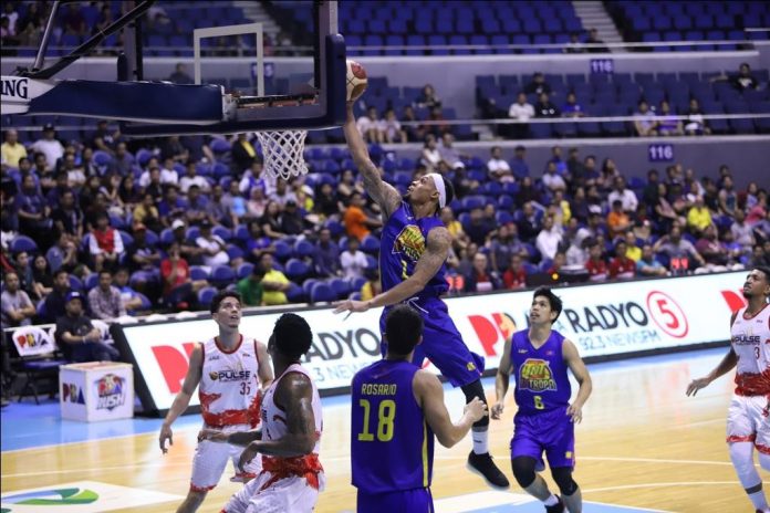 KJ McDaniels TNT KaTropa import KJ McDaniels stretches for an easy layup. PBA MEDIA GROUP PHOTO