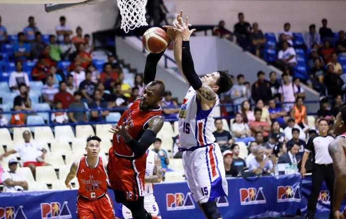 Marqus Blakely Blackwater Elite’s Marqus Blakely beats Magnolia Hotshots’ Jean Marc Pingris for the rebound. PBA PHOTO