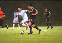 Ceres-Negros FC’s Miguel Tanton tries to control the ball from a phalanx of Green Archers United FC players. PFL PHOTO