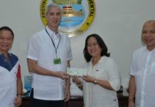 CROP INSURANCE. Negros Occidental Governor Eugenio Jose Lacson (2nd from left) turns over the PHP4.92-million check to Philippine Crop Insurance Corp. Regional Manager Eva Laud during their meeting at the Provincial Capitol on Thursday (October 10, 2019). The amount is the provincial government’s additional allocation for farmers’ premiums. The event was witnessed by Jose Ma. Torres (right), head of PCIC-Negros Occidental, and Provincial Agriculturist Japhet Masculino (left). Photo courtesy of PIO Negros Occidental