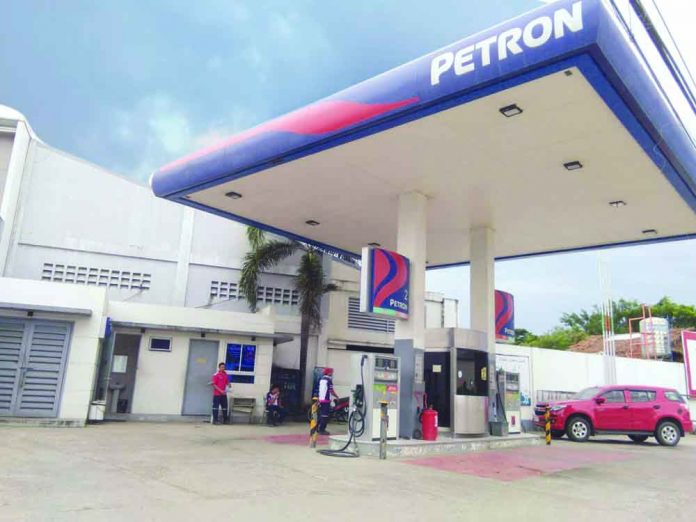Petron gas station Prices of gasoline, kerosene and diesel fall by P1.45 per liter, P1.00 per liter and by P0.60 per liter, respectively. PN FILE