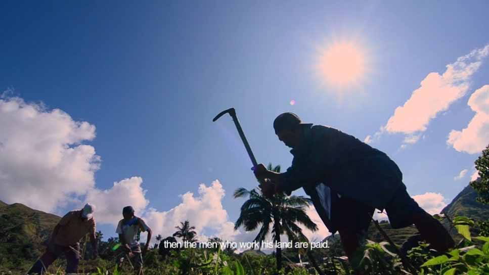 The villagers help each other perform farming activities. (Film still)