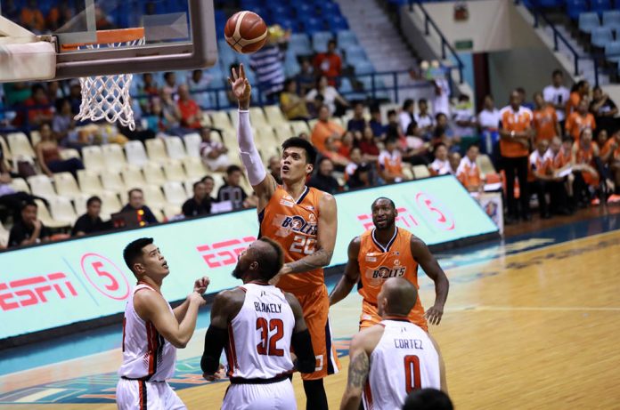 Meralco Bolts’ Raymond Almazan scored a tear drop against the defense. PBA PHOTO