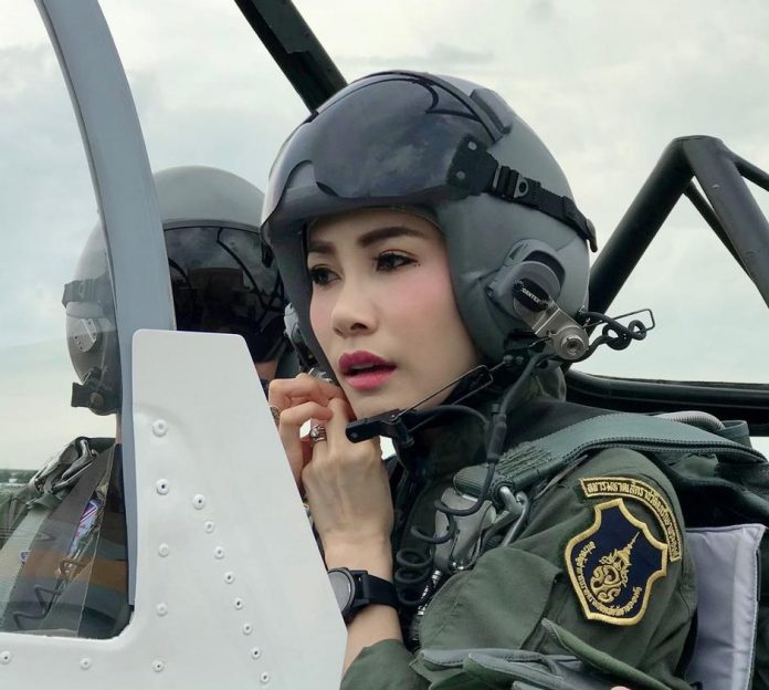 Royal consort General Sineenat Wongvajirapakdi Royal consort General Sineenat Wongvajirapakdi was stripped by Thailand’s King Maha Vajiralongkorn of her titles and military ranks for being “disloyal,” the palace said on Monday. ROYAL HOUSEHOLD BUREAU/HANDOUT VIA REUTERS