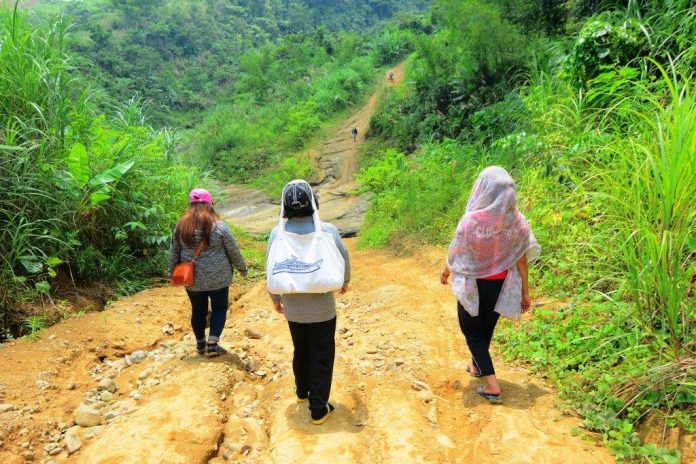 Teachers Taganghin in Tapaz, Capiz TO TEACH IS TO WALK THE TALK. These women are public elementary school teachers. They teach children in the remote barangay of Taganghin in Tapaz, Capiz some 30 kilometers from the town center. It is a two-hour travel by habal-habal (single motorcycle) if the weather is fine but takes much longer if they must walk when it’s rainy. IAN PAUL CORDERO