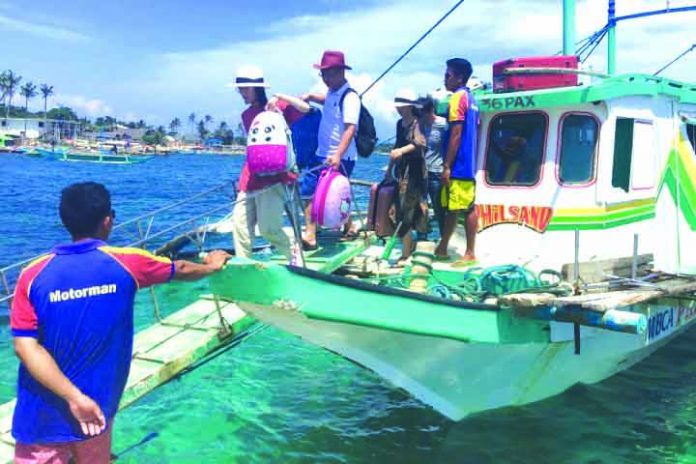 Wooden boats Boracay Wooden boats were used for transporting tourists and residents to and from Boracay and Caticlan in Malay, Aklan for several years. BOY RYAN ZABAL/AKEAN FORUM