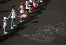 Lebanon protesters form ‘human chain’