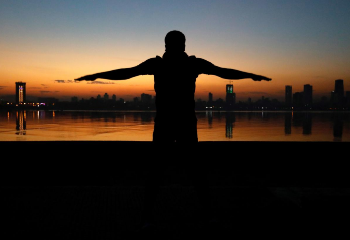 15-minute walk A man exercises early in the morning along the Arabian Sea in Mumbai, India. DANISH SIDDIQUI/REUTERS