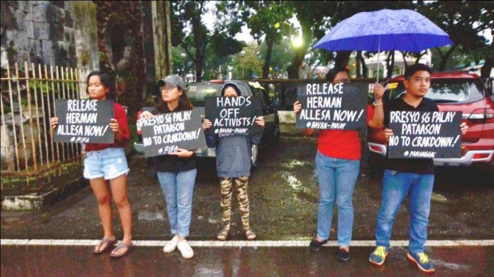 Activists call for the release of colleague Herman Allesa who was arrested in Maasin, Iloilo. Operatives of the Iloilo Police Provincial Office raided Allesa’s house and reported having recovered a grenade. Allesa had served as treasurer of the peasant group PAMANGGAS Panay and Guimaras. He was arrested on Nov. 10, 2019 by policemen as one of several John Does charged for the June 2017 New People’s Army raid of the Maasin police station. IAN PAUL CORDERO/PN