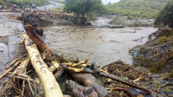 At least 29 killed in Kenyan landslide Heavy rains trigger landslides and flashfloods recently in east African countries. Kenyan President Uhuru Kenyatta on Saturday said at least 29 people were killed in landslides caused by severe weather in West Pokot County, Kenya. EPA