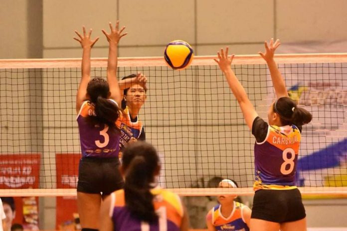 Bacolod Tay Tung’s Alyssa Bertolano Bacolod Tay Tung’s Alyssa Bertolano scores against two Iligan City National High School defenders. PHOTO COURTESY OF REBISCO VOLLEYBALL LEAGUE