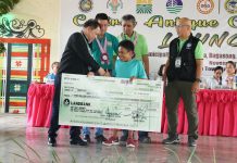 DENR-6 awards P10 million to people’s orgs in Antique A representative of the Bakiang Upland Farmers Association receives a cash grant for the Enhanced National Greening projects of the Department of Environment and Natural Resources in Western Visayas during the launching of the Central Antique Convergence Area in Valderrama, Antique. DENR-6