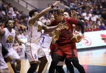 PBA: TNT blasts SMB, gains twice-to-beat in Govs’ Cup q’finals TNT KaTropa’s Bobby Ray Parks Jr. disrupts San Miguel Beermen’s June Mar Fajardo. PBA PHOTO