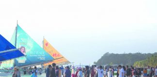 Chinese still dominates foreign arrivals in Boracay Island in Malay, Aklan. According to the Malay Municipal Tourism Office, a total of 389,885 Chinese tourists visited the world famous from January to October 2019. AKEANFORUM/BOYRYANZABAL